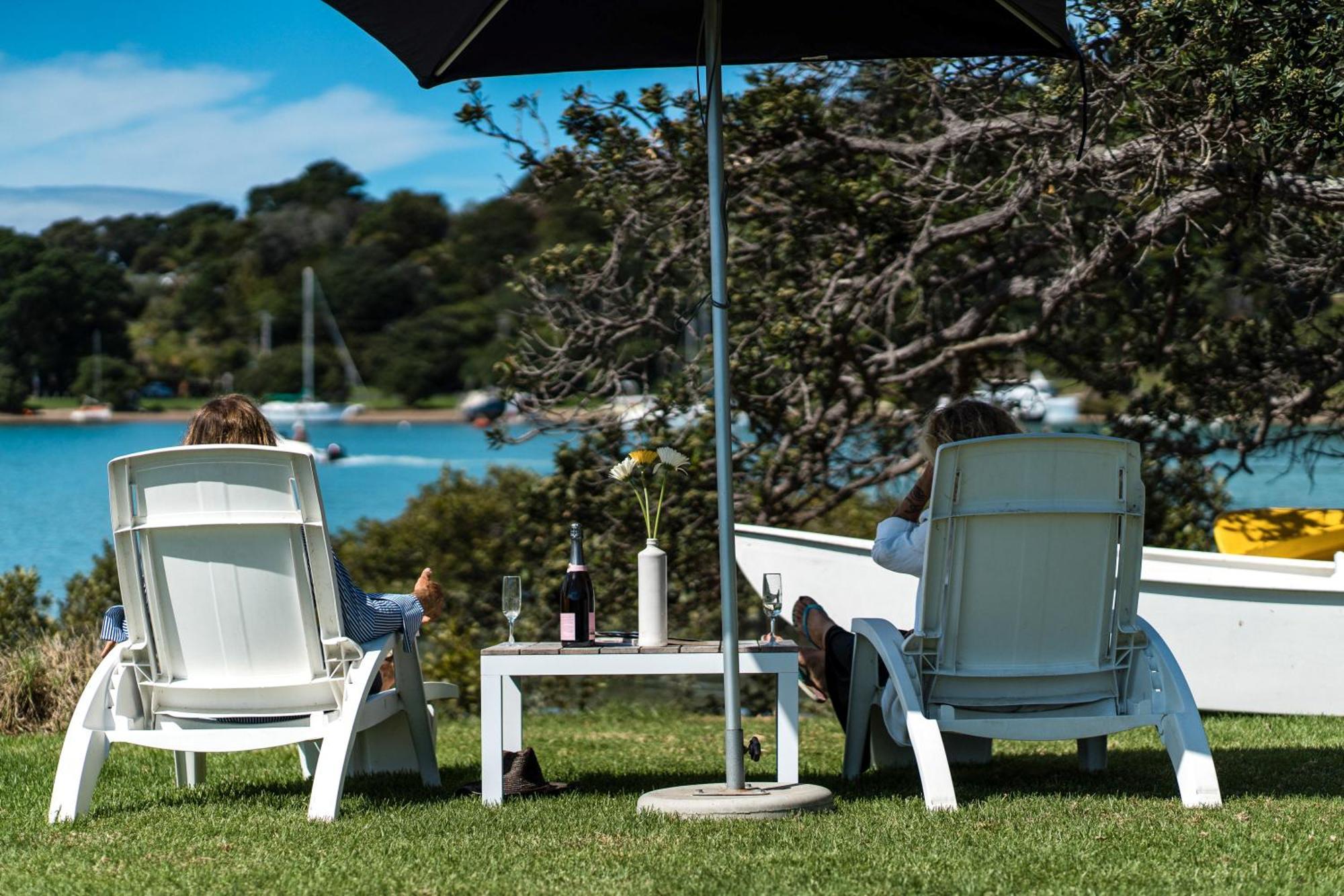 Boatsheds On The Bay, Waiheke Island Apartment Ostend Екстериор снимка