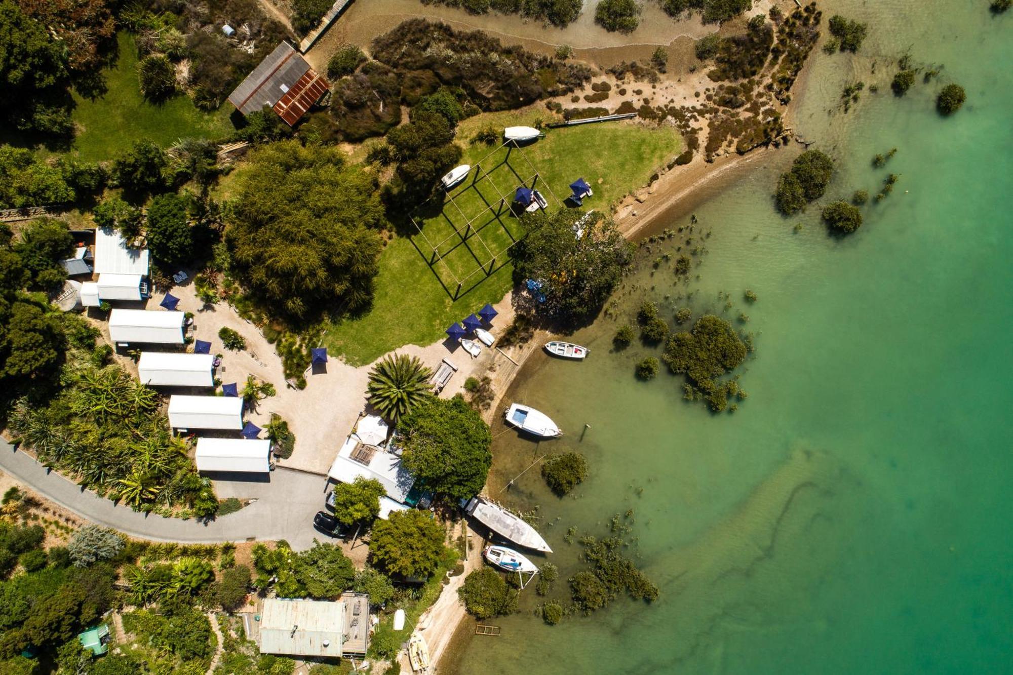 Boatsheds On The Bay, Waiheke Island Apartment Ostend Екстериор снимка