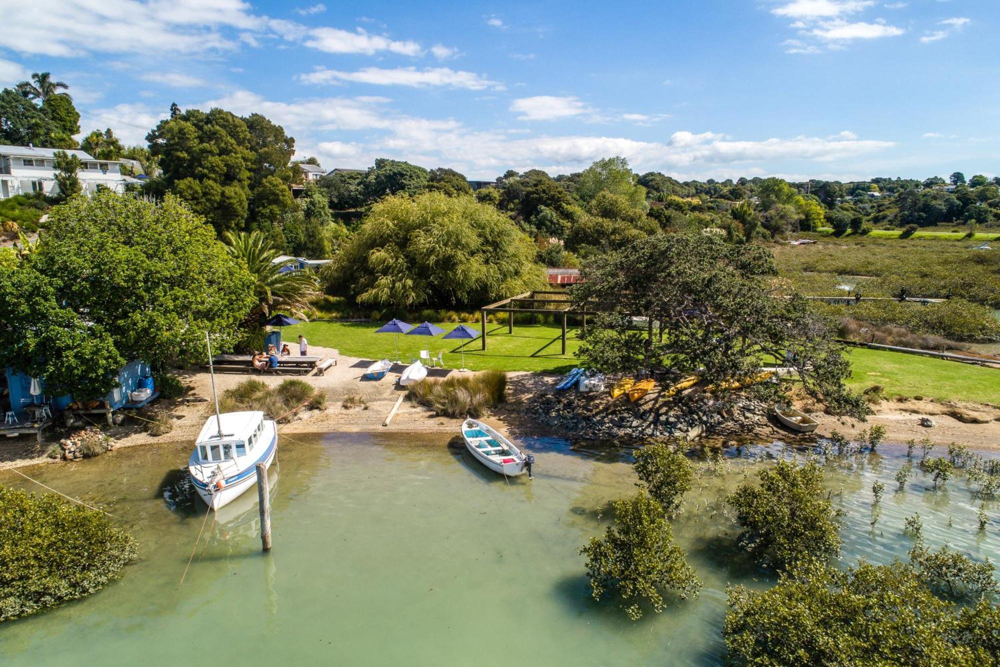 Boatsheds On The Bay, Waiheke Island Apartment Ostend Екстериор снимка