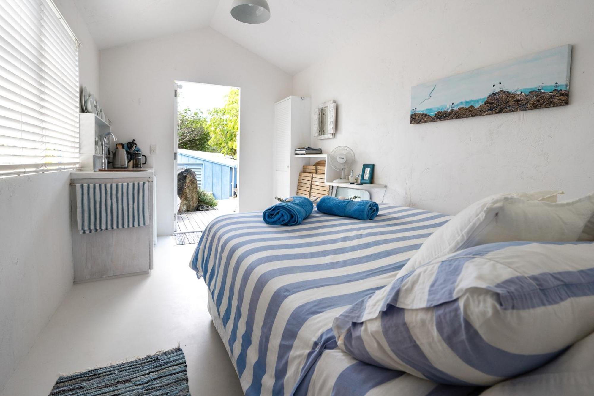Boatsheds On The Bay, Waiheke Island Apartment Ostend Екстериор снимка